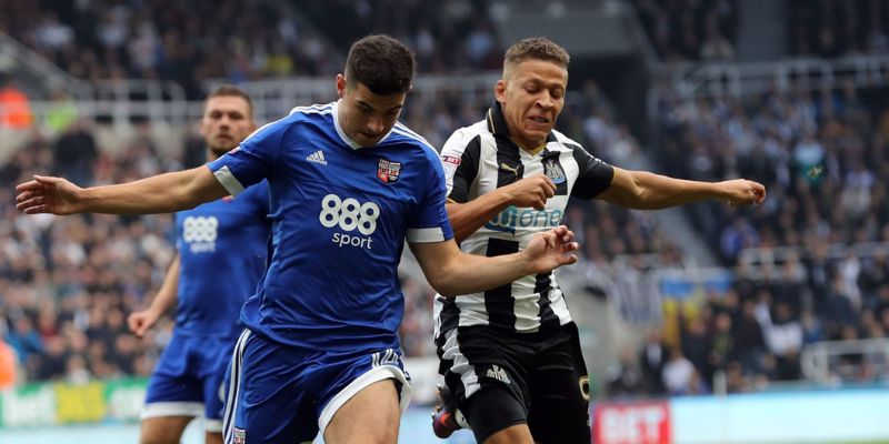 Kèo phụ hé lộ cơ hội từ thị trường phạt góc và thẻ phạt